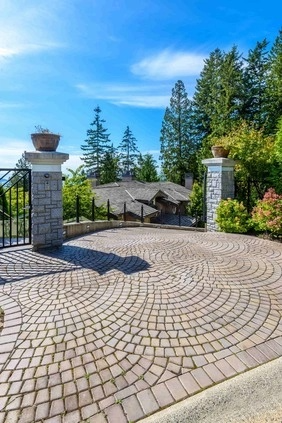 Small driveway of a home in fort lauderdale