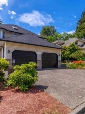 Luxury garage cleaned driveway in fort lauderdale.